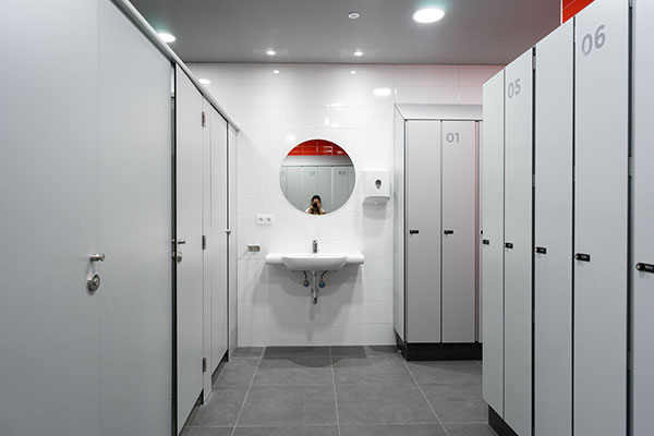 VISLUM reforma integral de baño y vestuario femenino