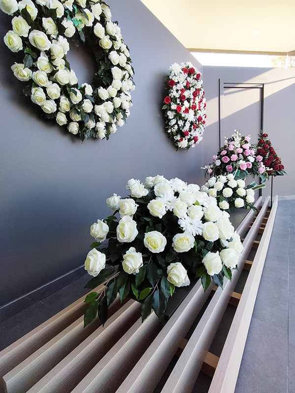 Exposici&oacute;n ramos de flores en Tanatorio de Rub&iacute;, Barcelona