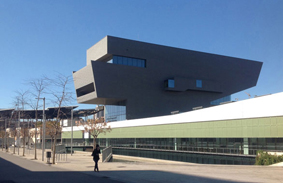 VISLUM perchero colgador de pared MIL Ú en el Museu del Disseny de Barcelona VISLUM perchero colgador de pared MIL Ú en el Museu del Disseny de Barcelona