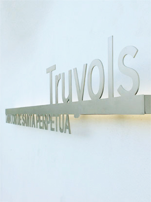 VISLUM rotulo inoxidable para fachada Tanatorio VISLUM rotulo inoxidable para fachada Tanatorio