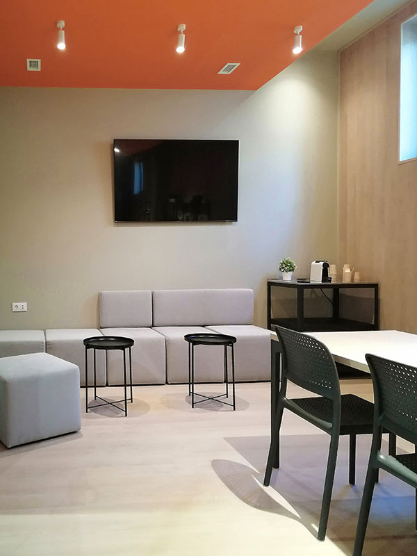 V&Iacute;SLUM dise&ntilde;o interior y mobiliario a medida para comedor de empresa